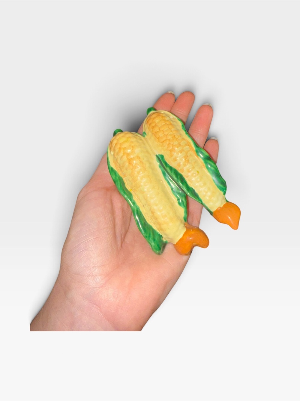 Vintage corn cob salt and pepper
